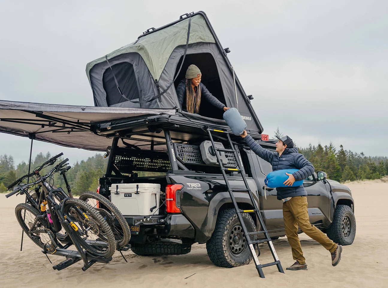 Casa de Campaña de Techo Premium de Carcaza Dura SkyPeak HD Yakima