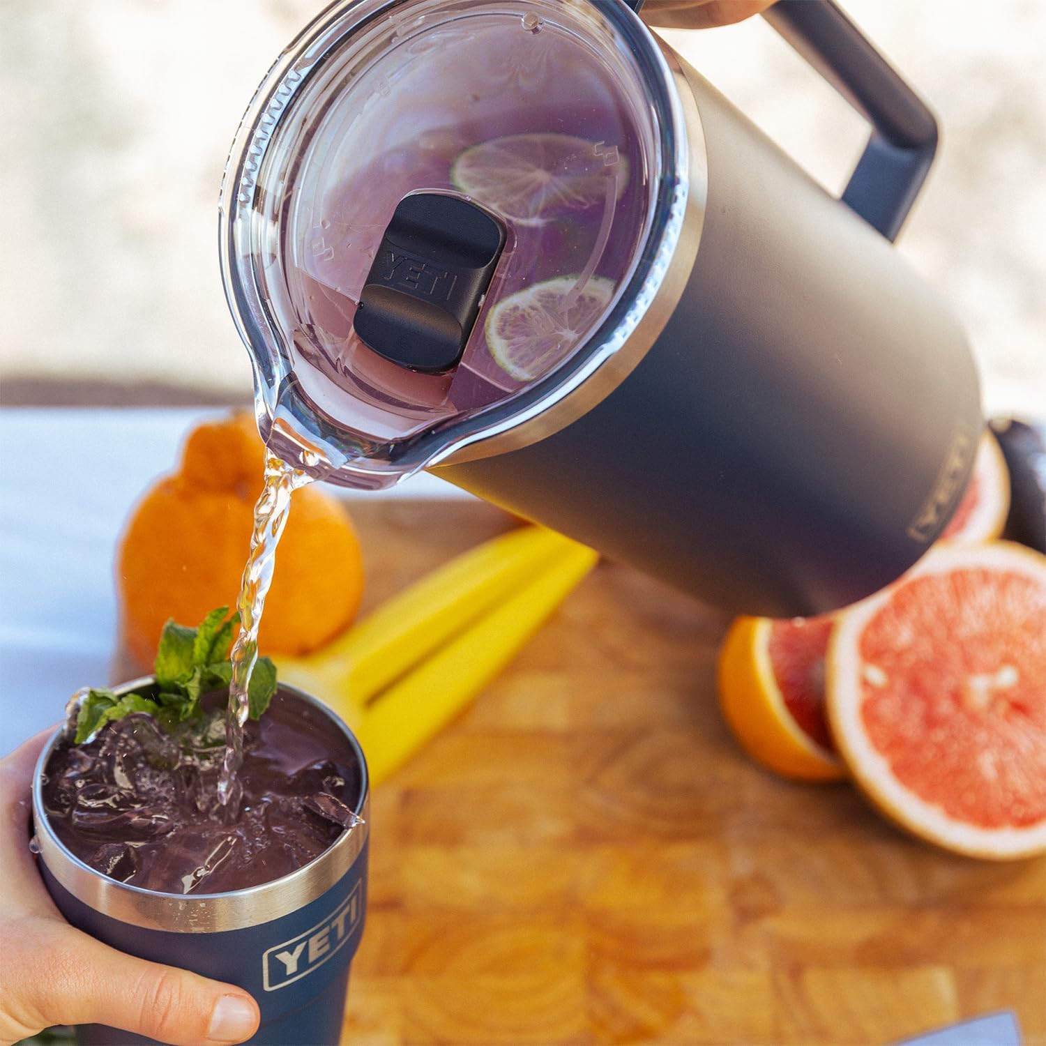 Jarra Rambler® 1.2L (64oz) con Tapa Magslider™ YETI