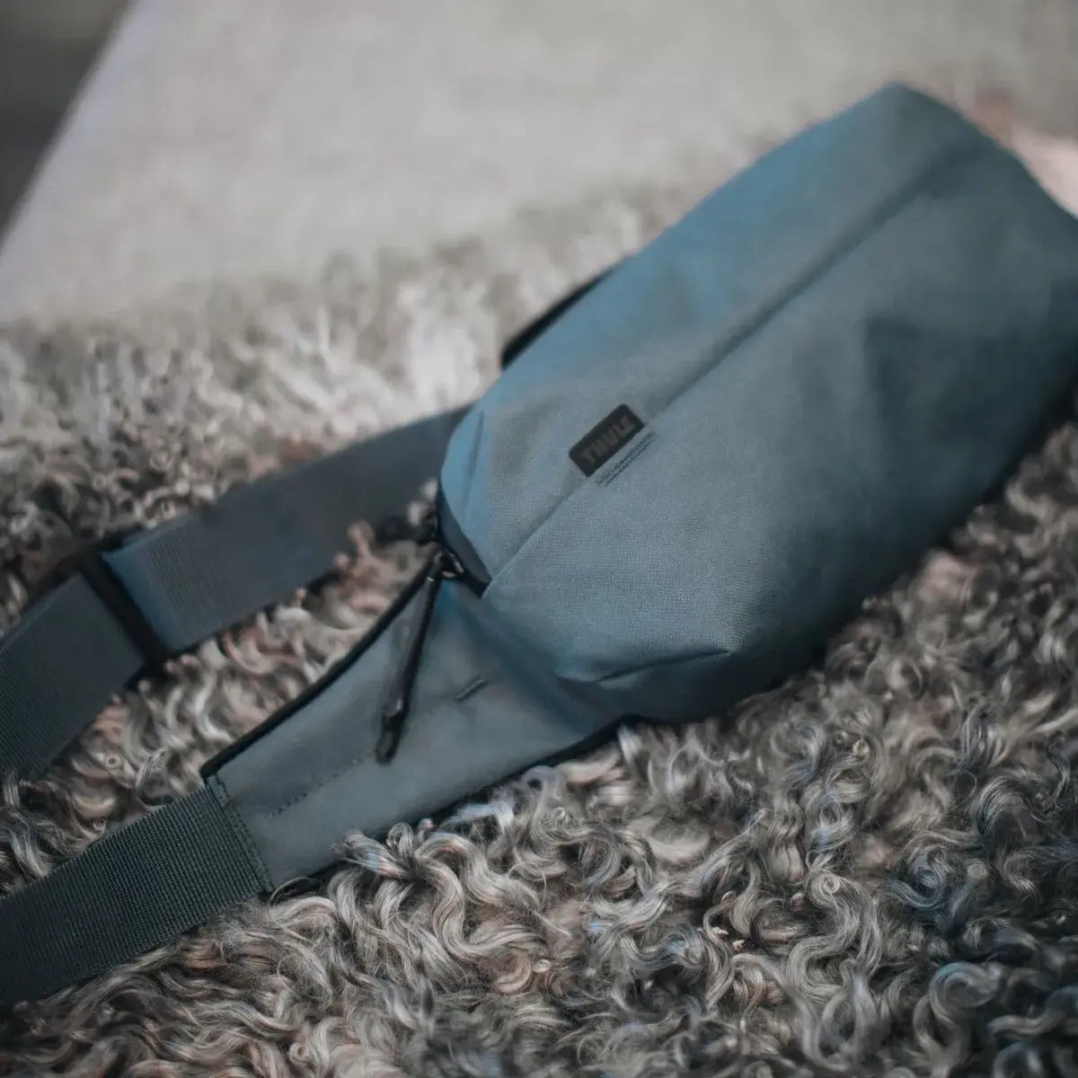 Bolso Cruzado Aion 2L Dark Slate THULE
