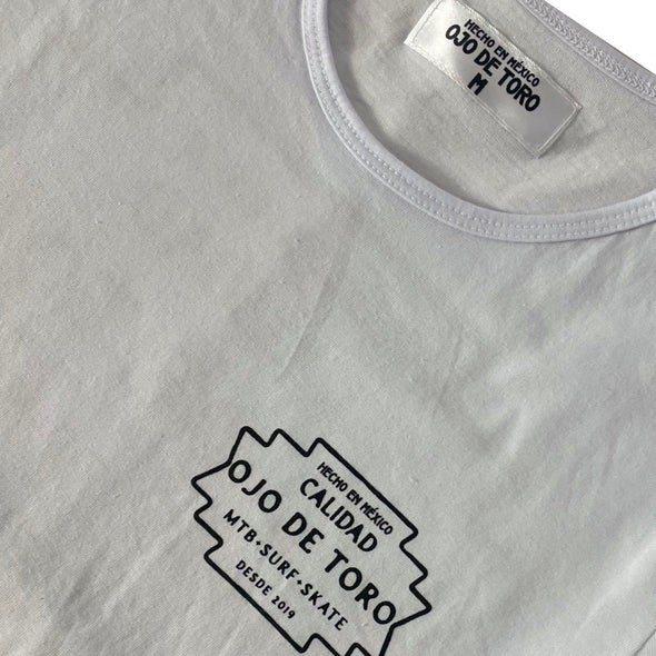 Playera Calidad Tee | Blanca Ojo de Toro - Estaca Outdoors