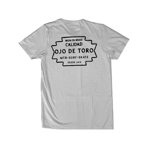 Playera Calidad Tee | Blanca Ojo de Toro - Estaca Outdoors