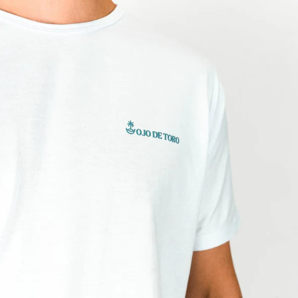 Playera Classic Logo Tee | Blanca Ojo de Toro - Estaca Outdoors
