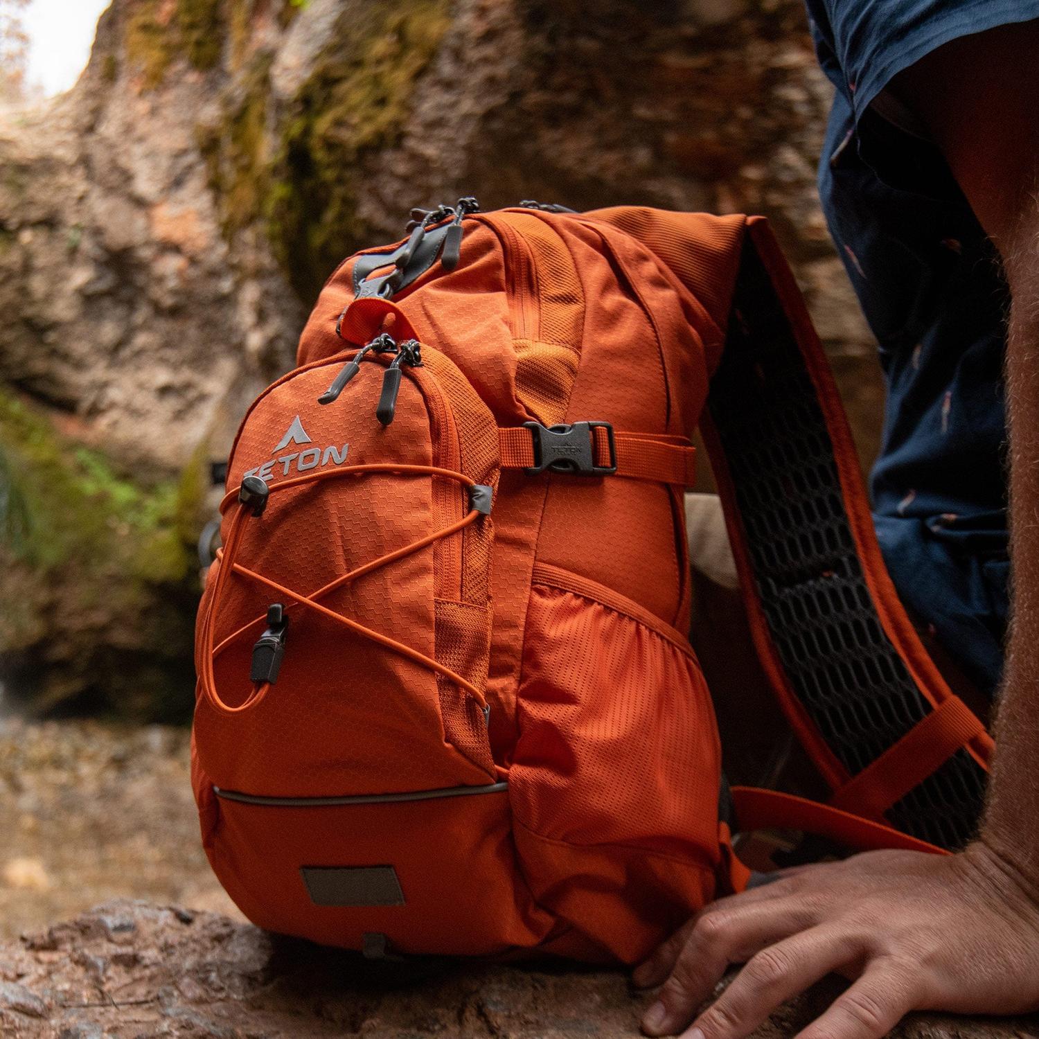 Mochila de Ataque Oasis 18L con Bolsa de Agua de 2L TETON - Estaca Outdoors
